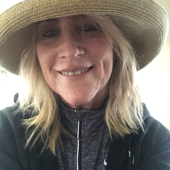 Meet your Posher, Eileen - Picture 3 of 3